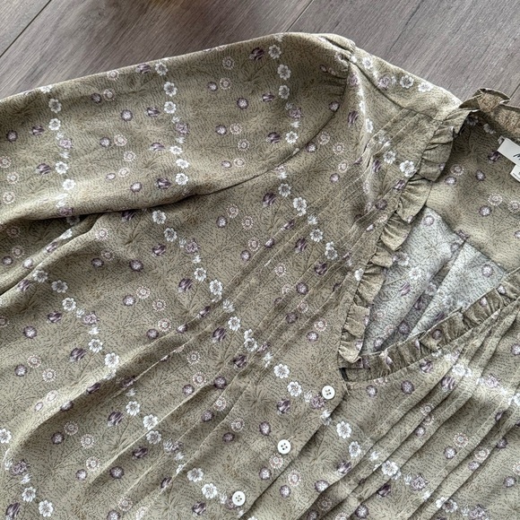 New Monday Fun Sage Green floral Button Up Blouse - Picture 3 of 7